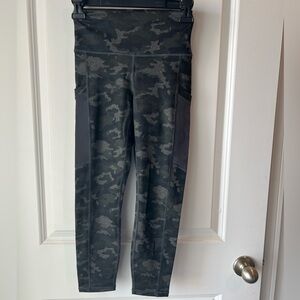 Fabletics dark Camo High-Waisted Capri. XXS
